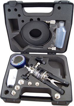 Hydraulic Hand Pump - 15,000 psi, Dual-Stage | Druck PV212